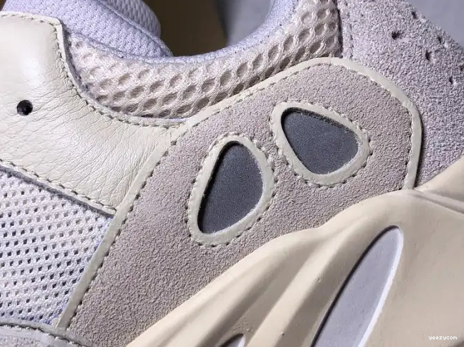 Yeezy Boost 700 Adidas EG7596 Analog 0704